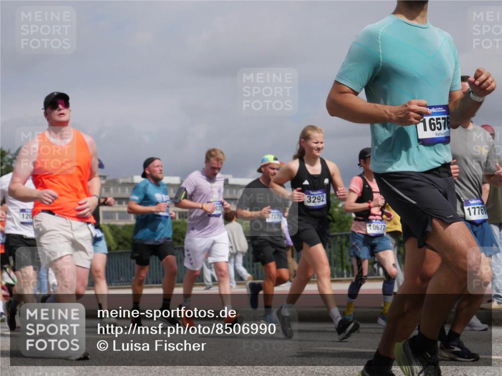29.06.2025 - hella hamburg halbmarathon Luisa Fischer http://msf.ph/oto/8506990 29.06.2025 10:20:50 Kennedybrücke 120, 3292, 10677, 16576, 17761, 1015, 1274, 1458, 1622, 1749, 2094, 2931, 3138, 3292, 4218, 5004, 7258, 8607, 10509, 10677 meine-sportfotos.de