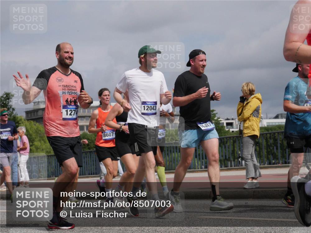 29.06.2025 - hella hamburg halbmarathon Luisa Fischer http://msf.ph/oto/8507003 29.06.2025 10:20:51 Kennedybrücke 11916, 38, 1274, 12043, 8607, 458, 16447, 1015, 1274, 1458, 1622, 1749, 2094, 2931, 3138, 3292, 5002, 5004, 7258, 8144, 8607, 10509, 10677 meine-sportfotos.de