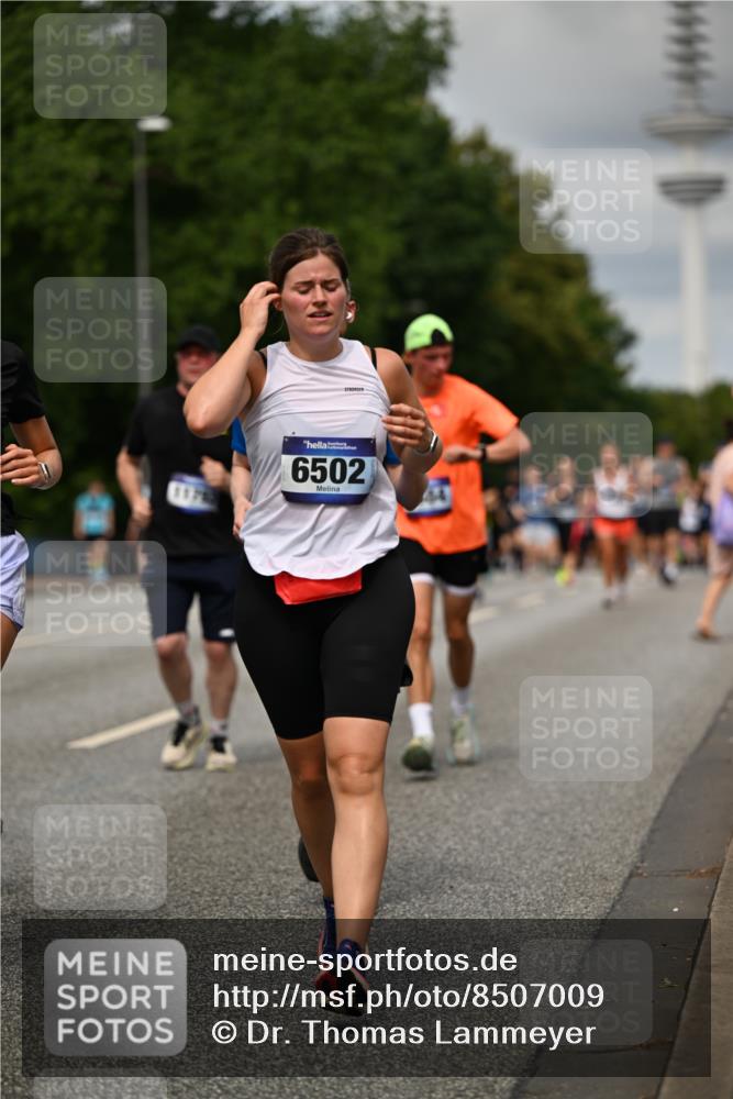 29.06.2025 - hella hamburg halbmarathon Dr. Thomas Lammeyer http://msf.ph/oto/8507009 29.06.2025 10:28:08 Kennedybrücke 1003, 1048, 1444, 2108, 2125, 2489, 3034, 3185, 3285, 3457, 4391, 4464, 4597, 4684, 5406, 6502, 7013, 7021, 7029, 7820, 8031, 8149, 8181, 8716, 9217, 9715, 10649 meine-sportfotos.de