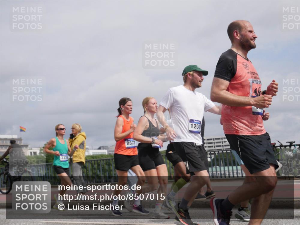 29.06.2025 - hella hamburg halbmarathon Luisa Fischer http://msf.ph/oto/8507015 29.06.2025 10:20:52 Kennedybrücke 8607, 3138, 12043, 385, 1015, 1274, 1458, 1622, 1749, 2094, 2931, 3138, 3292, 5002, 5004, 8144, 8607, 10509, 10677 meine-sportfotos.de