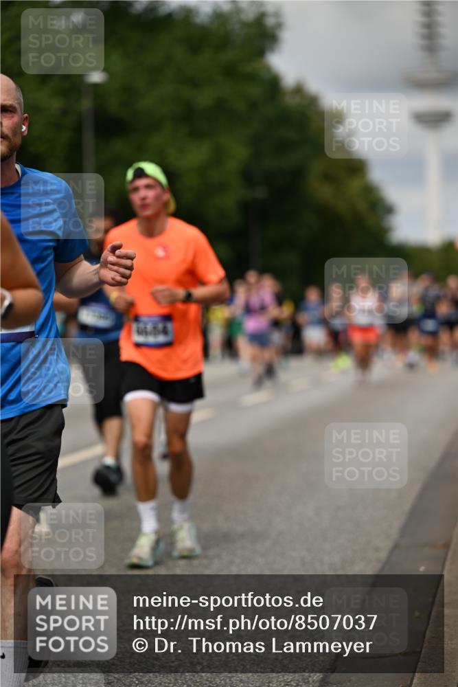 29.06.2025 - hella hamburg halbmarathon Dr. Thomas Lammeyer http://msf.ph/oto/8507037 29.06.2025 10:28:10 Kennedybrücke 1003, 1005, 1048, 1444, 2108, 2125, 2489, 3034, 3185, 3285, 3457, 4122, 4391, 4464, 4597, 4684, 5406, 5661, 6502, 7013, 7021, 7029, 7820, 8031, 8149, 8181, 8716, 9217, 9715, 10649 meine-sportfotos.de