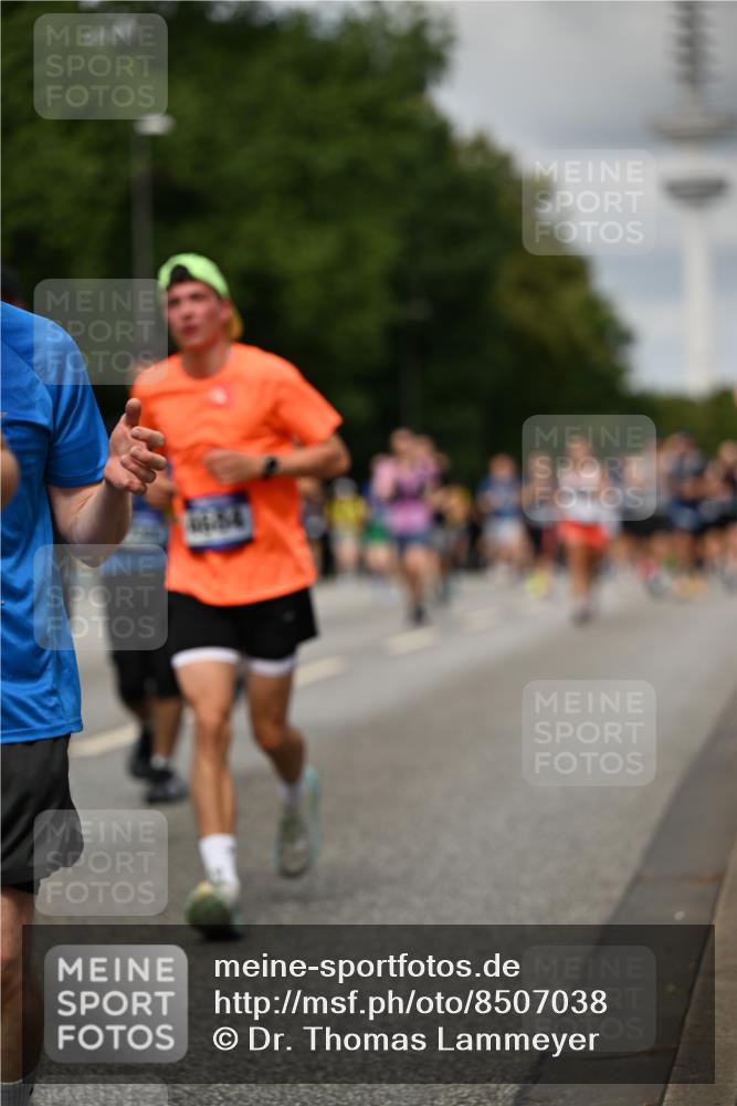 29.06.2025 - hella hamburg halbmarathon Dr. Thomas Lammeyer http://msf.ph/oto/8507038 29.06.2025 10:28:10 Kennedybrücke 1003, 1005, 1048, 1444, 2108, 2125, 2489, 3034, 3185, 3285, 3457, 4122, 4391, 4464, 4597, 4684, 5406, 5661, 6502, 7013, 7021, 7029, 7820, 8031, 8149, 8181, 8716, 9217, 9715, 10649 meine-sportfotos.de