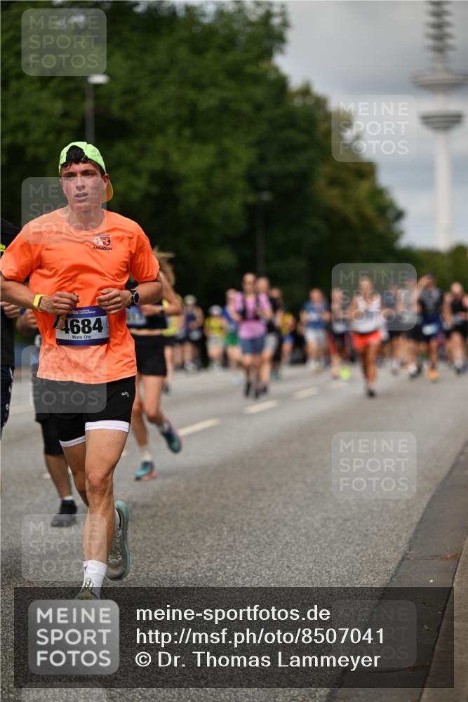 29.06.2025 - hella hamburg halbmarathon Dr. Thomas Lammeyer http://msf.ph/oto/8507041 29.06.2025 10:28:10 Kennedybrücke 1003, 1005, 1048, 1444, 2108, 2125, 2489, 3034, 3185, 3285, 3457, 4122, 4391, 4464, 4597, 4684, 5406, 5661, 6502, 7013, 7021, 7029, 7820, 8031, 8149, 8181, 8716, 9217, 9715, 10649 meine-sportfotos.de