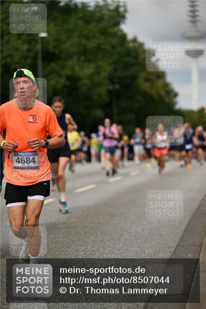 29.06.2025 - hella hamburg halbmarathon Dr. Thomas Lammeyer http://msf.ph/oto/8507044 29.06.2025 10:28:10 Kennedybrücke 1003, 1005, 1048, 1444, 2108, 2125, 2489, 3034, 3185, 3285, 3457, 4122, 4391, 4464, 4597, 4684, 5406, 5661, 6502, 7013, 7021, 7029, 7820, 8031, 8149, 8181, 8716, 9217, 9715, 10649 meine-sportfotos.de