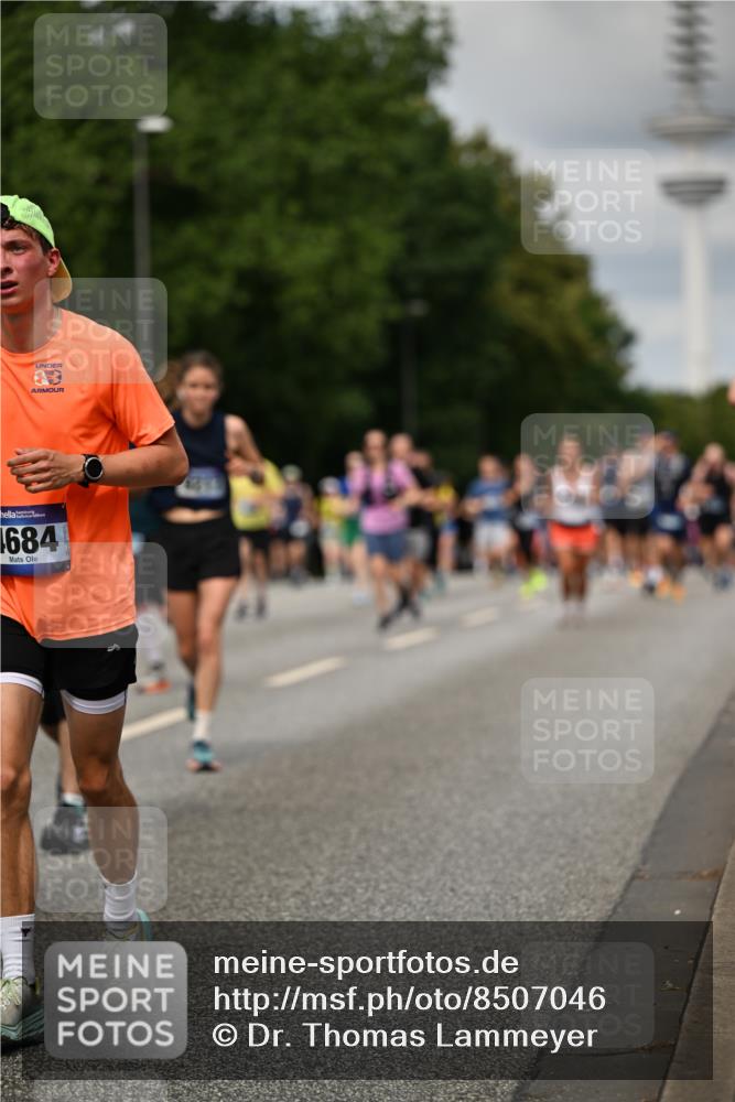 29.06.2025 - hella hamburg halbmarathon Dr. Thomas Lammeyer http://msf.ph/oto/8507046 29.06.2025 10:28:11 Kennedybrücke 1005, 1009, 1048, 1304, 1444, 2108, 2125, 2489, 3034, 3185, 3285, 3457, 4122, 4391, 4464, 4597, 4684, 5406, 5661, 6502, 7013, 7021, 7029, 7820, 8031, 8149, 8181, 8716, 9217, 9715, 10649 meine-sportfotos.de