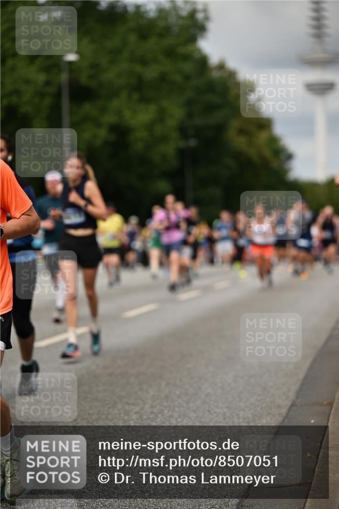 29.06.2025 - hella hamburg halbmarathon Dr. Thomas Lammeyer http://msf.ph/oto/8507051 29.06.2025 10:28:11 Kennedybrücke 1005, 1009, 1048, 1304, 1444, 2108, 2125, 2489, 3034, 3185, 3285, 3457, 4122, 4391, 4464, 4597, 4684, 5406, 5661, 6502, 7013, 7021, 7029, 7820, 8031, 8149, 8181, 8716, 9217, 9715, 10649 meine-sportfotos.de