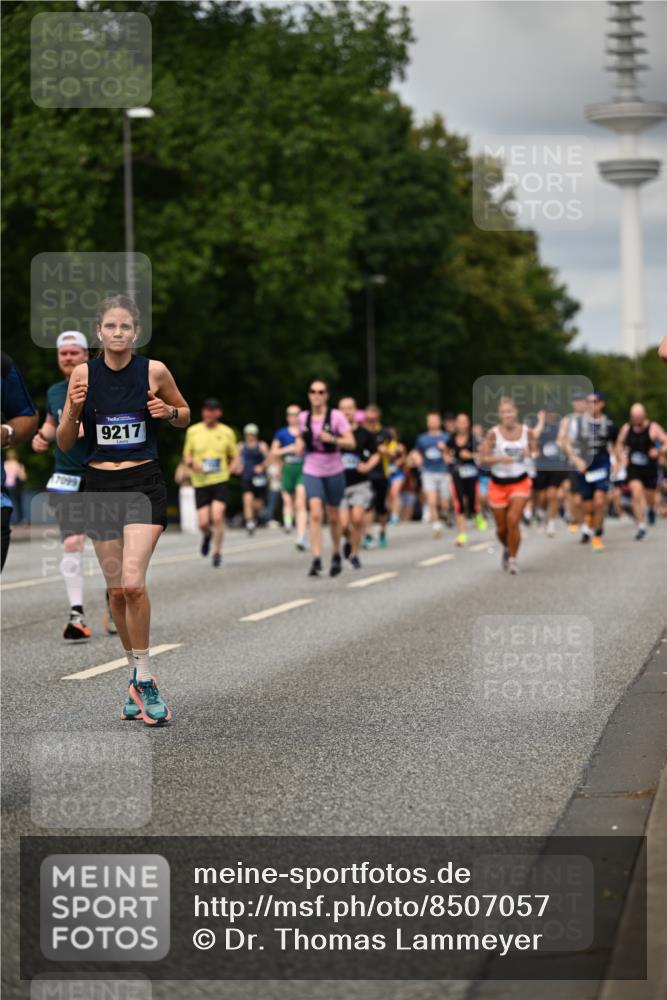 29.06.2025 - hella hamburg halbmarathon Dr. Thomas Lammeyer http://msf.ph/oto/8507057 29.06.2025 10:28:11 Kennedybrücke 1005, 1009, 1048, 1304, 1444, 2108, 2125, 2489, 3034, 3185, 3285, 3457, 4122, 4391, 4464, 4597, 4684, 5406, 5661, 6502, 7013, 7021, 7029, 7820, 8031, 8149, 8181, 8716, 9217, 9715, 10649 meine-sportfotos.de
