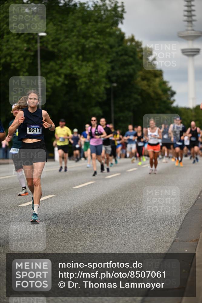 29.06.2025 - hella hamburg halbmarathon Dr. Thomas Lammeyer http://msf.ph/oto/8507061 29.06.2025 10:28:11 Kennedybrücke 1005, 1009, 1048, 1304, 1444, 2108, 2125, 2489, 3034, 3185, 3285, 3457, 4122, 4391, 4464, 4597, 4684, 5406, 5661, 6502, 7013, 7021, 7029, 7820, 8031, 8149, 8181, 8716, 9217, 9715, 10649 meine-sportfotos.de