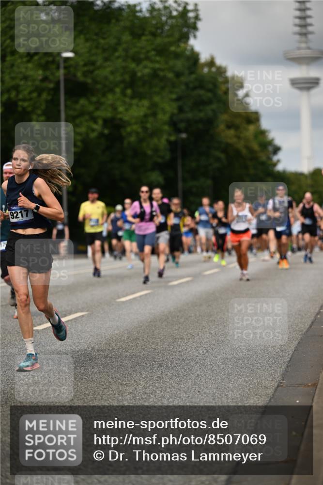 29.06.2025 - hella hamburg halbmarathon Dr. Thomas Lammeyer http://msf.ph/oto/8507069 29.06.2025 10:28:12 Kennedybrücke 1005, 1009, 1304, 1444, 2108, 2125, 2489, 3034, 3185, 3285, 3457, 4122, 4391, 4464, 4597, 4684, 5406, 5661, 6502, 7013, 7021, 7029, 8031, 8149, 8181, 8676, 9217, 9715, 10649 meine-sportfotos.de