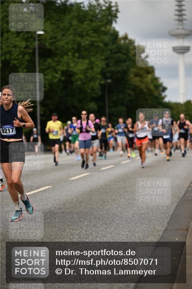 29.06.2025 - hella hamburg halbmarathon Dr. Thomas Lammeyer http://msf.ph/oto/8507071 29.06.2025 10:28:12 Kennedybrücke 1005, 1009, 1304, 1444, 2108, 2125, 2489, 3034, 3185, 3285, 3457, 4122, 4391, 4464, 4597, 4684, 5406, 5661, 6502, 7013, 7021, 7029, 8031, 8149, 8181, 8676, 9217, 9715, 10649 meine-sportfotos.de