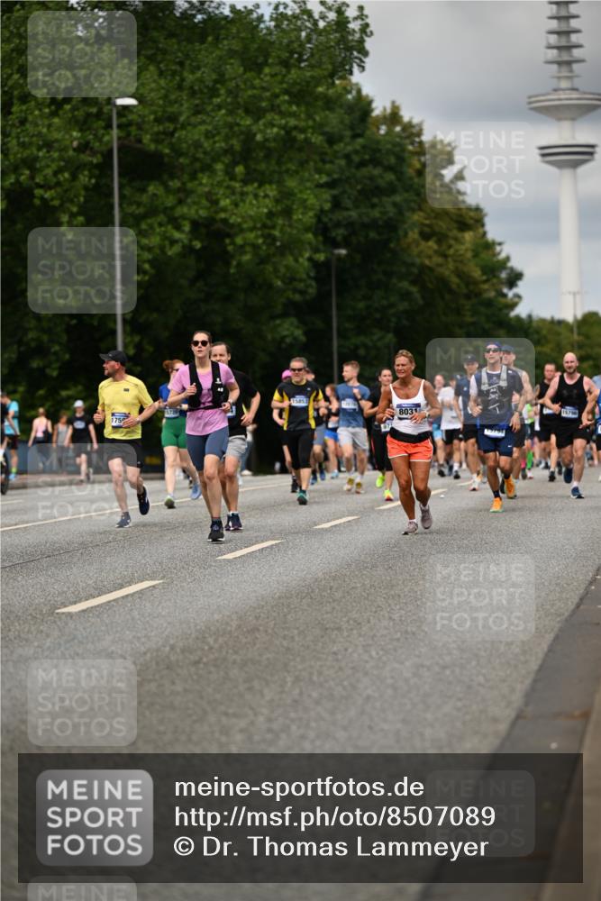 29.06.2025 - hella hamburg halbmarathon Dr. Thomas Lammeyer http://msf.ph/oto/8507089 29.06.2025 10:28:13 Kennedybrücke 1005, 1009, 1304, 1444, 2108, 2489, 3034, 3185, 3285, 4122, 4391, 4464, 4597, 4684, 5406, 5661, 6502, 7013, 7021, 7029, 8031, 8149, 8181, 8676, 9217, 9715, 10649 meine-sportfotos.de