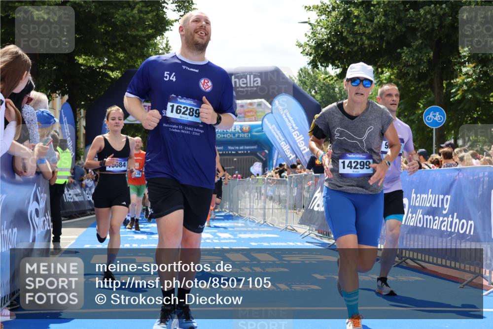 29.06.2025 - hella hamburg halbmarathon Strokosch-Dieckow http://msf.ph/oto/8507105 29.06.2025 11:39:24 Ziel 1036, 1063, 3046, 3127, 5573, 5691, 6289, 6922, 8282, 8843, 9468, 9768, 12394, 14047, 14299, 14955, 15084, 15194, 15830, 15964, 16289, 16394, 16941, 16945, 18596 meine-sportfotos.de