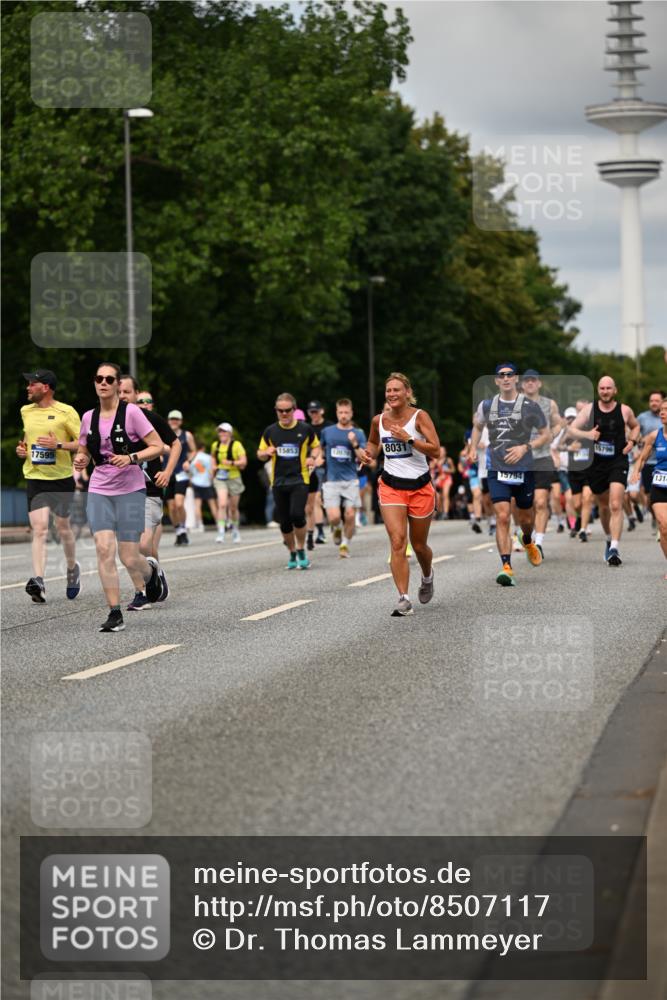 29.06.2025 - hella hamburg halbmarathon Dr. Thomas Lammeyer http://msf.ph/oto/8507117 29.06.2025 10:28:14 Kennedybrücke 1005, 1009, 1304, 1444, 2108, 2489, 2766, 3034, 3185, 3285, 4122, 4391, 4464, 4597, 4684, 5406, 5661, 6502, 7013, 7021, 7029, 8031, 8149, 8676, 9217, 9715, 10649, 11300 meine-sportfotos.de