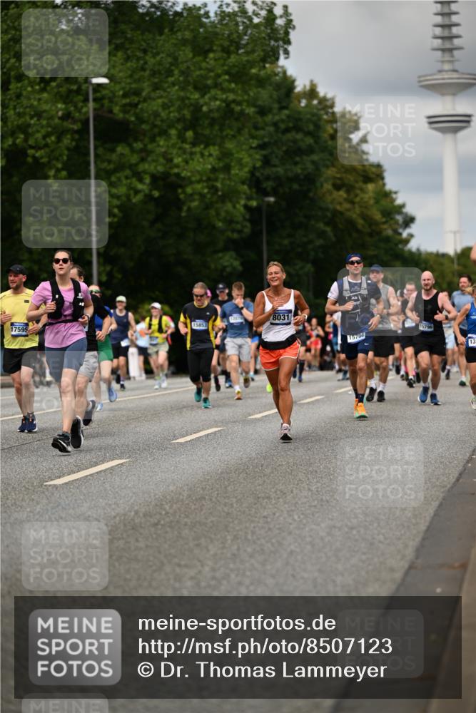 29.06.2025 - hella hamburg halbmarathon Dr. Thomas Lammeyer http://msf.ph/oto/8507123 29.06.2025 10:28:15 Kennedybrücke 1005, 1009, 1304, 1444, 2108, 2489, 2766, 3034, 3185, 3285, 4122, 4391, 4464, 4597, 4684, 5406, 5661, 6502, 7013, 7021, 7029, 8031, 8149, 8676, 9217, 9715, 10649, 11300 meine-sportfotos.de