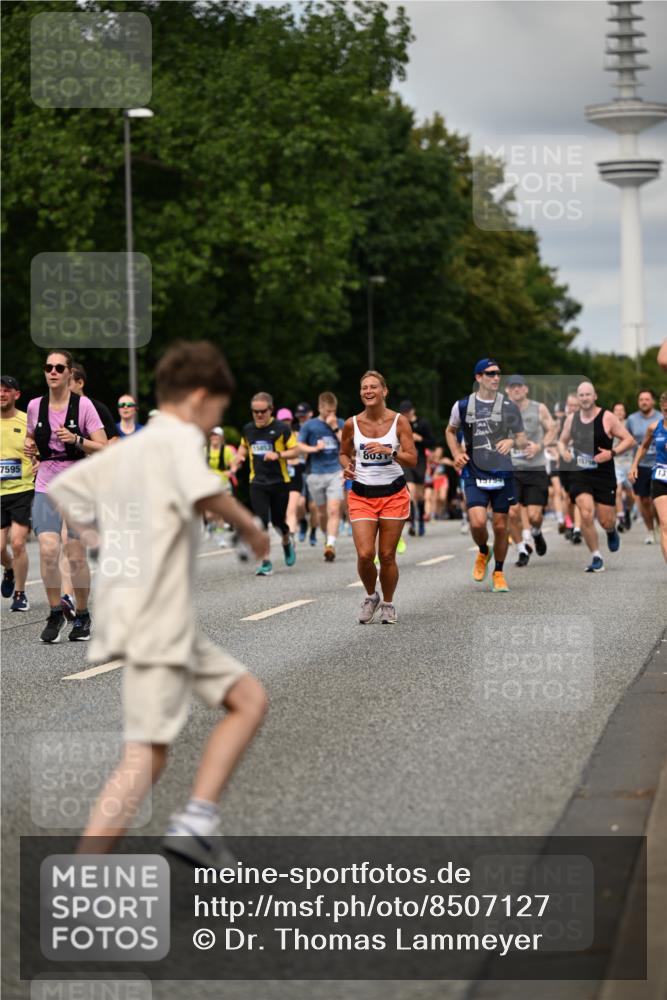 29.06.2025 - hella hamburg halbmarathon Dr. Thomas Lammeyer http://msf.ph/oto/8507127 29.06.2025 10:28:15 Kennedybrücke 1005, 1009, 1304, 1444, 2108, 2489, 2766, 3034, 3185, 3285, 4122, 4391, 4464, 4597, 4684, 5406, 5661, 6502, 7013, 7021, 7029, 8031, 8149, 8676, 9217, 9715, 10649, 11300 meine-sportfotos.de