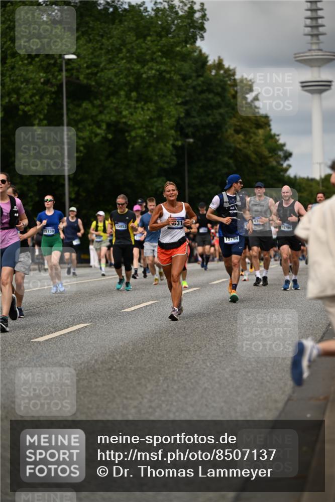 29.06.2025 - hella hamburg halbmarathon Dr. Thomas Lammeyer http://msf.ph/oto/8507137 29.06.2025 10:28:15 Kennedybrücke 1005, 1009, 1304, 1444, 2108, 2489, 2766, 3034, 3185, 3285, 4122, 4391, 4464, 4597, 4684, 5406, 5661, 6502, 7013, 7021, 7029, 8031, 8149, 8676, 9217, 9715, 10649, 11300 meine-sportfotos.de