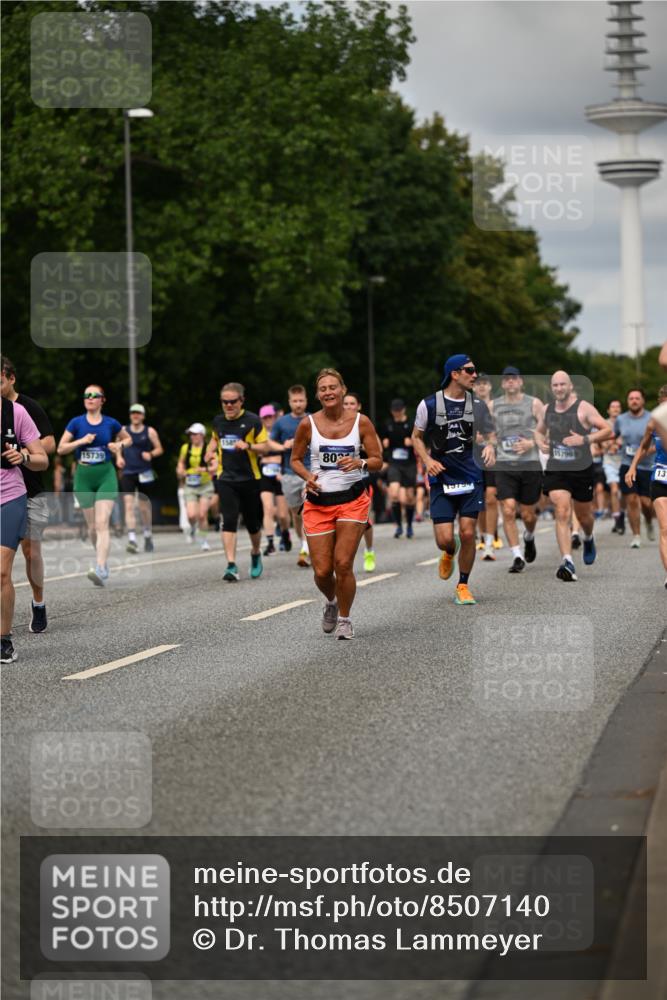 29.06.2025 - hella hamburg halbmarathon Dr. Thomas Lammeyer http://msf.ph/oto/8507140 29.06.2025 10:28:16 Kennedybrücke 1005, 1009, 1304, 1444, 2108, 2489, 2766, 3034, 3185, 3285, 4122, 4391, 4464, 4597, 4684, 5406, 5661, 6502, 7013, 7021, 8031, 8149, 8676, 9217, 9715, 10649, 11300, 11415 meine-sportfotos.de
