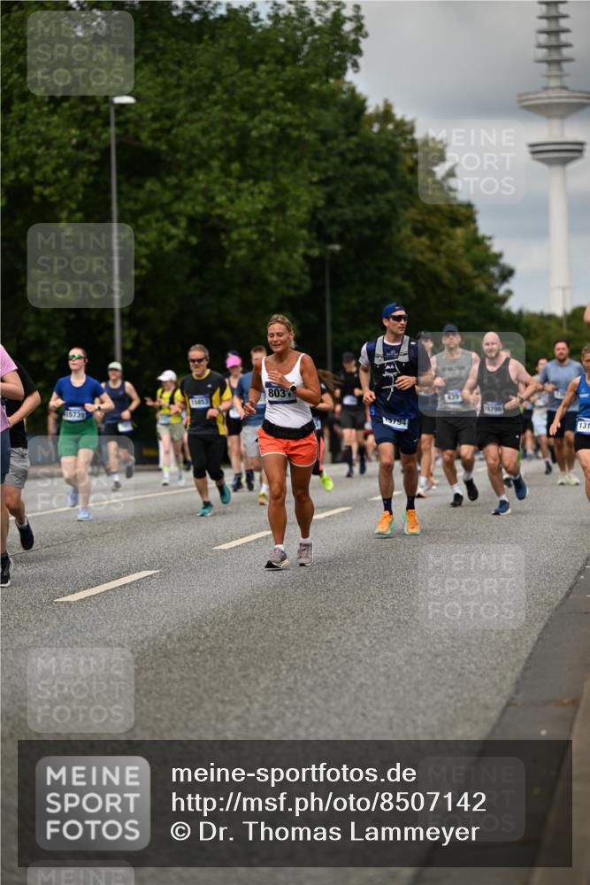 29.06.2025 - hella hamburg halbmarathon Dr. Thomas Lammeyer http://msf.ph/oto/8507142 29.06.2025 10:28:16 Kennedybrücke 1005, 1009, 1304, 1444, 2108, 2489, 2766, 3034, 3185, 3285, 4122, 4391, 4464, 4597, 4684, 5406, 5661, 6502, 7013, 7021, 8031, 8149, 8676, 9217, 9715, 10649, 11300, 11415 meine-sportfotos.de