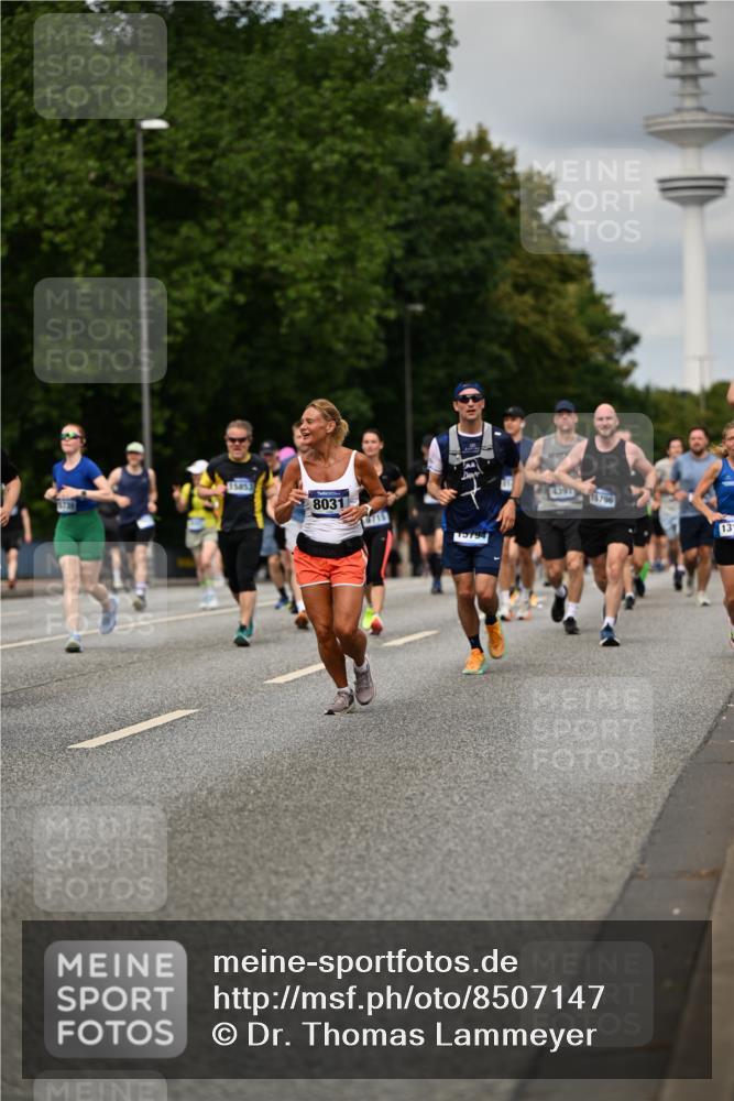 29.06.2025 - hella hamburg halbmarathon Dr. Thomas Lammeyer http://msf.ph/oto/8507147 29.06.2025 10:28:16 Kennedybrücke 1005, 1009, 1304, 1444, 2108, 2489, 2766, 3034, 3185, 3285, 4122, 4391, 4464, 4597, 4684, 5406, 5661, 6502, 7013, 7021, 8031, 8149, 8676, 9217, 9715, 10649, 11300, 11415 meine-sportfotos.de