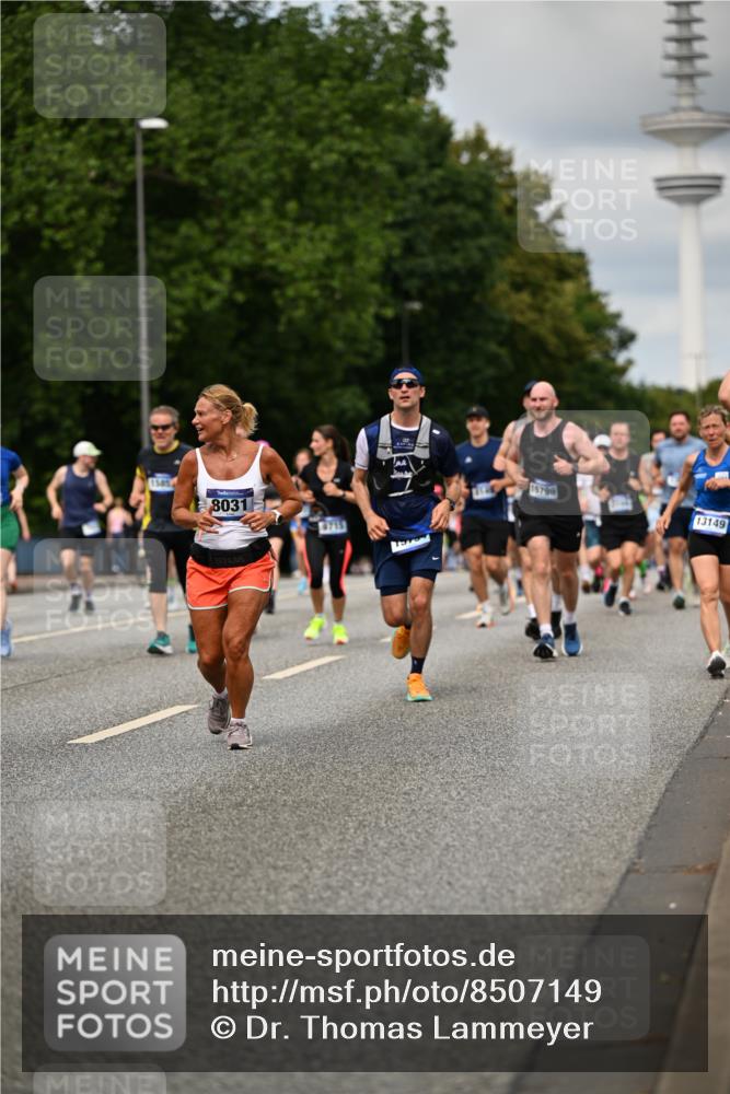 29.06.2025 - hella hamburg halbmarathon Dr. Thomas Lammeyer http://msf.ph/oto/8507149 29.06.2025 10:28:17 Kennedybrücke 1005, 1009, 1304, 1444, 2108, 2489, 2766, 3034, 3185, 3285, 4122, 4391, 4464, 4597, 4684, 5406, 5661, 6502, 7013, 8031, 8149, 8676, 8717, 9217, 9603, 9715, 10649, 11300, 11415 meine-sportfotos.de
