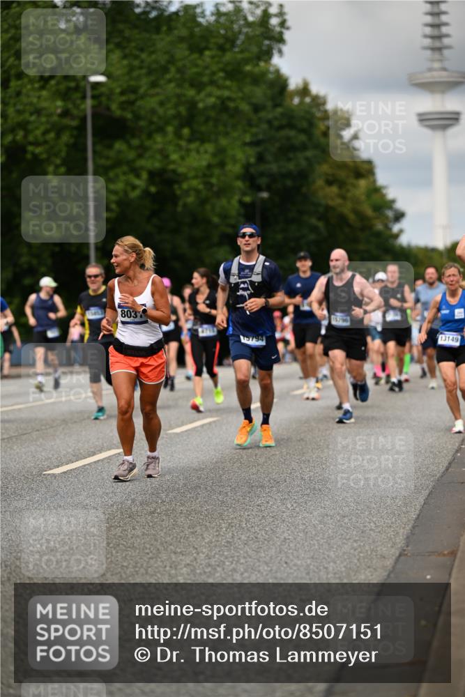 29.06.2025 - hella hamburg halbmarathon Dr. Thomas Lammeyer http://msf.ph/oto/8507151 29.06.2025 10:28:17 Kennedybrücke 1005, 1009, 1304, 1444, 2108, 2489, 2766, 3034, 3185, 3285, 4122, 4391, 4464, 4597, 4684, 5406, 5661, 6502, 7013, 8031, 8149, 8676, 8717, 9217, 9603, 9715, 10649, 11300, 11415 meine-sportfotos.de