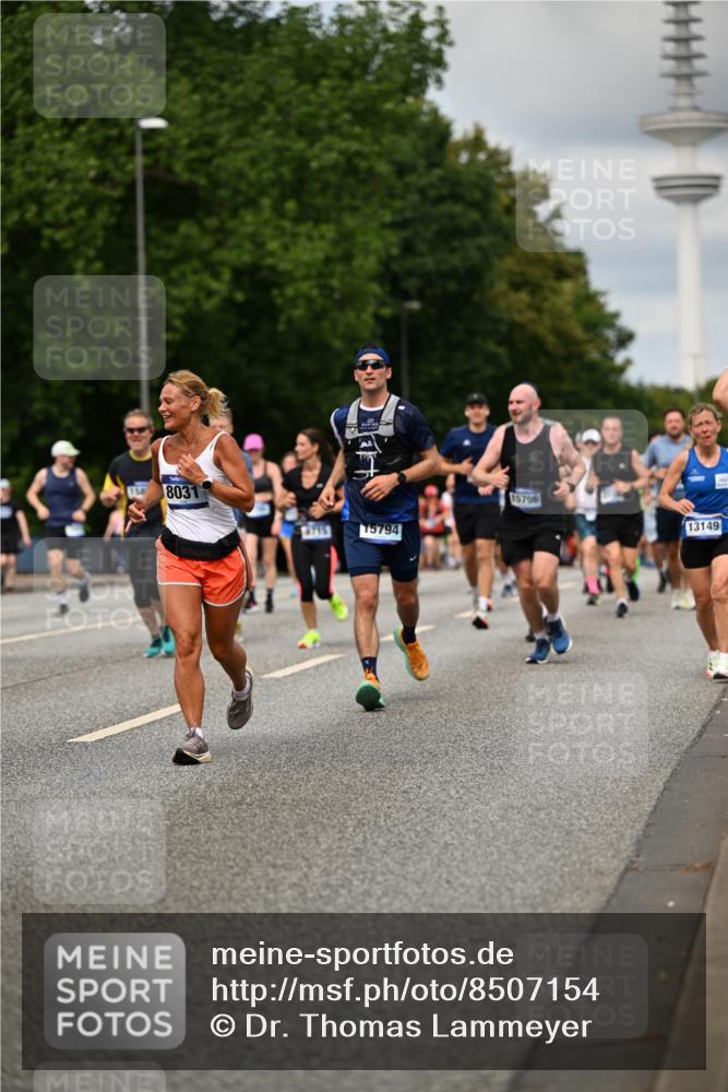 29.06.2025 - hella hamburg halbmarathon Dr. Thomas Lammeyer http://msf.ph/oto/8507154 29.06.2025 10:28:17 Kennedybrücke 1005, 1009, 1304, 1444, 2108, 2489, 2766, 3034, 3185, 3285, 4122, 4391, 4464, 4597, 4684, 5406, 5661, 6502, 7013, 8031, 8149, 8676, 8717, 9217, 9603, 9715, 10649, 11300, 11415 meine-sportfotos.de