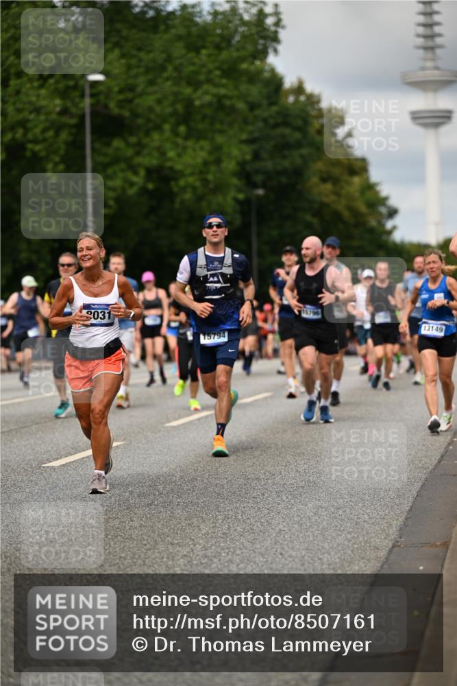 29.06.2025 - hella hamburg halbmarathon Dr. Thomas Lammeyer http://msf.ph/oto/8507161 29.06.2025 10:28:18 Kennedybrücke 1005, 1009, 1304, 1444, 2108, 2489, 2766, 3034, 3185, 3285, 3579, 4122, 4391, 4464, 4597, 4684, 5055, 5160, 5406, 5661, 6502, 7013, 8031, 8149, 8676, 8717, 9217, 9603, 9715, 11300, 11415 meine-sportfotos.de