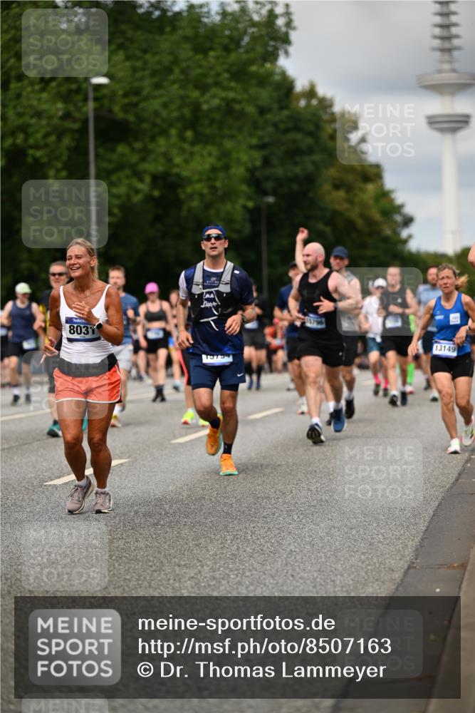 29.06.2025 - hella hamburg halbmarathon Dr. Thomas Lammeyer http://msf.ph/oto/8507163 29.06.2025 10:28:18 Kennedybrücke 1005, 1009, 1304, 1444, 2108, 2489, 2766, 3034, 3185, 3285, 3579, 4122, 4391, 4464, 4597, 4684, 5055, 5160, 5406, 5661, 6502, 7013, 8031, 8149, 8676, 8717, 9217, 9603, 9715, 11300, 11415 meine-sportfotos.de
