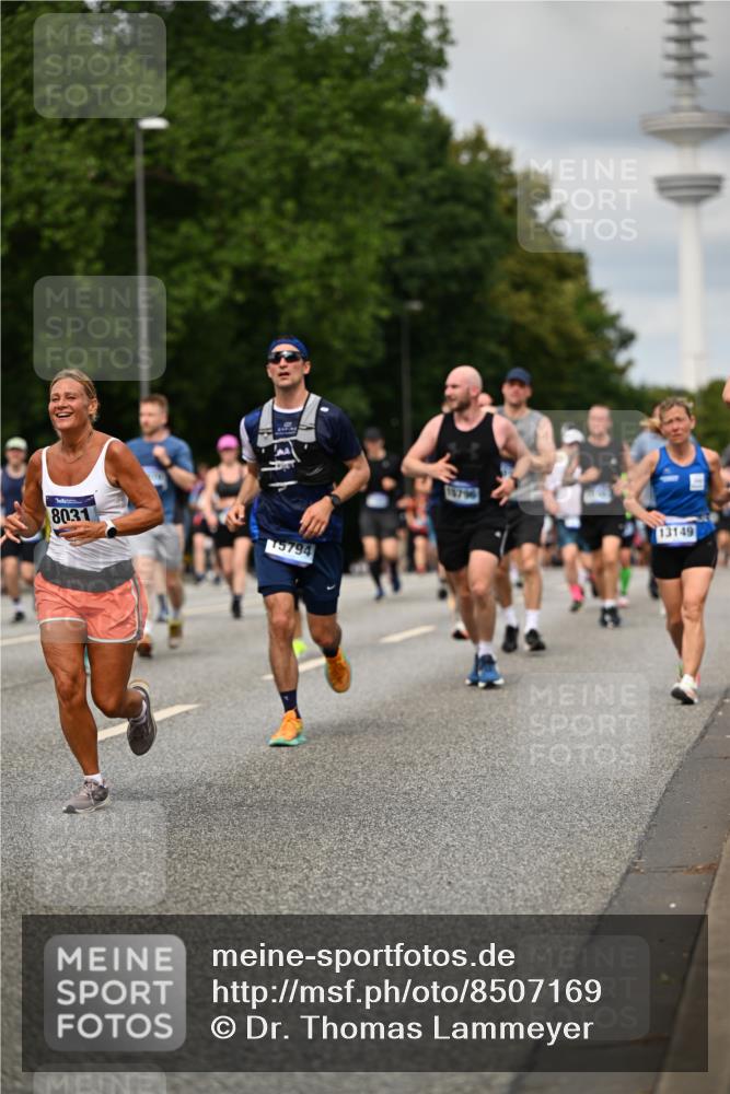 29.06.2025 - hella hamburg halbmarathon Dr. Thomas Lammeyer http://msf.ph/oto/8507169 29.06.2025 10:28:18 Kennedybrücke 1005, 1009, 1304, 1444, 2108, 2489, 2766, 3034, 3185, 3285, 3579, 4122, 4391, 4464, 4597, 4684, 5055, 5160, 5406, 5661, 6502, 7013, 8031, 8149, 8676, 8717, 9217, 9603, 9715, 11300, 11415 meine-sportfotos.de
