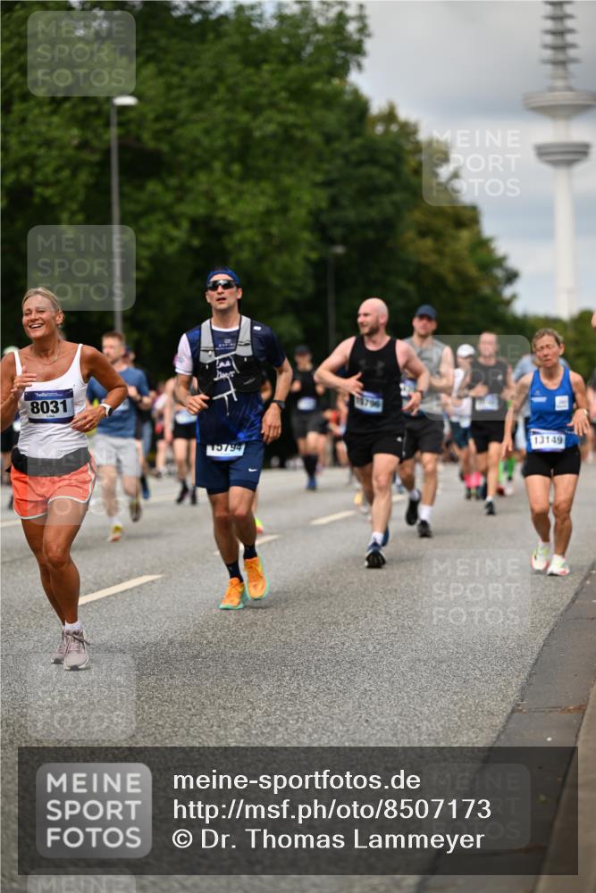 29.06.2025 - hella hamburg halbmarathon Dr. Thomas Lammeyer http://msf.ph/oto/8507173 29.06.2025 10:28:18 Kennedybrücke 1005, 1009, 1304, 1444, 2108, 2489, 2766, 3034, 3185, 3285, 3579, 4122, 4391, 4464, 4597, 4684, 5055, 5160, 5406, 5661, 6502, 7013, 8031, 8149, 8676, 8717, 9217, 9603, 9715, 11300, 11415 meine-sportfotos.de