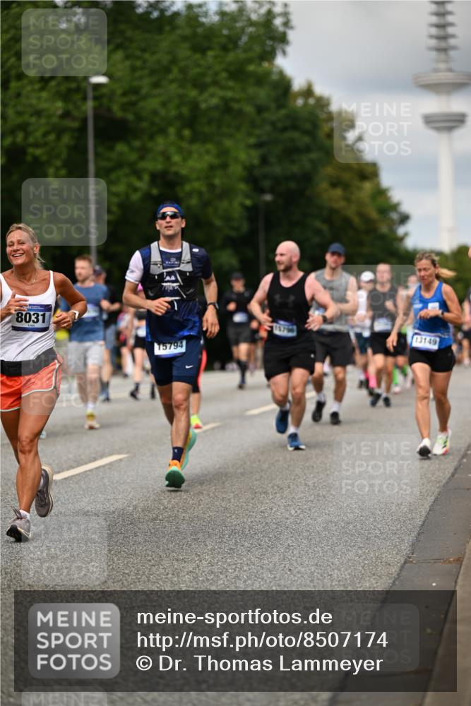 29.06.2025 - hella hamburg halbmarathon Dr. Thomas Lammeyer http://msf.ph/oto/8507174 29.06.2025 10:28:18 Kennedybrücke 1005, 1009, 1304, 1444, 2108, 2489, 2766, 3034, 3185, 3285, 3579, 4122, 4391, 4464, 4597, 4684, 5055, 5160, 5406, 5661, 6502, 7013, 8031, 8149, 8676, 8717, 9217, 9603, 9715, 11300, 11415 meine-sportfotos.de