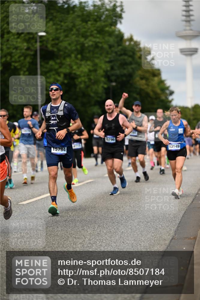 29.06.2025 - hella hamburg halbmarathon Dr. Thomas Lammeyer http://msf.ph/oto/8507184 29.06.2025 10:28:19 Kennedybrücke 1005, 1009, 1304, 1444, 2108, 2489, 2766, 3034, 3185, 3285, 3579, 4122, 4391, 4464, 4597, 4684, 5055, 5160, 5406, 5661, 6502, 7013, 8031, 8149, 8676, 8717, 9217, 9603, 9715, 11300, 11415 meine-sportfotos.de