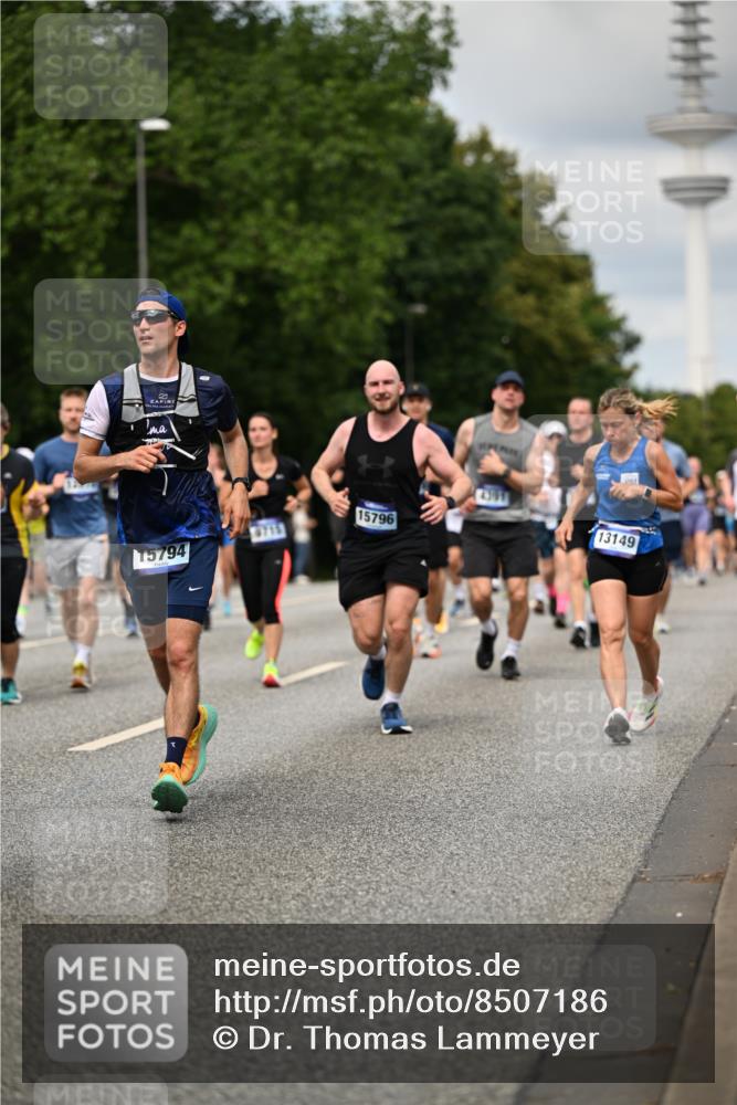 29.06.2025 - hella hamburg halbmarathon Dr. Thomas Lammeyer http://msf.ph/oto/8507186 29.06.2025 10:28:19 Kennedybrücke 1005, 1009, 1304, 1444, 2108, 2489, 2766, 3034, 3185, 3285, 3579, 4122, 4391, 4464, 4597, 4684, 5055, 5160, 5406, 5661, 6502, 7013, 8031, 8149, 8676, 8717, 9217, 9603, 9715, 11300, 11415 meine-sportfotos.de