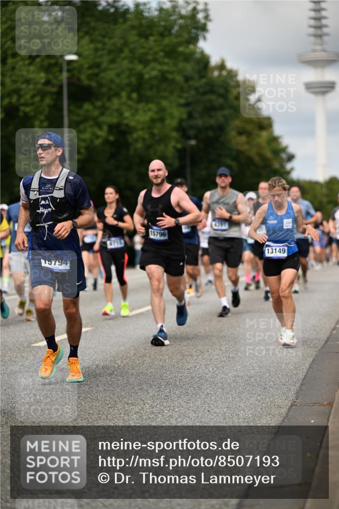 29.06.2025 - hella hamburg halbmarathon Dr. Thomas Lammeyer http://msf.ph/oto/8507193 29.06.2025 10:28:19 Kennedybrücke 1005, 1009, 1304, 1444, 2108, 2489, 2766, 3034, 3185, 3285, 3579, 4122, 4391, 4464, 4597, 4684, 5055, 5160, 5406, 5661, 6502, 7013, 8031, 8149, 8676, 8717, 9217, 9603, 9715, 11300, 11415 meine-sportfotos.de