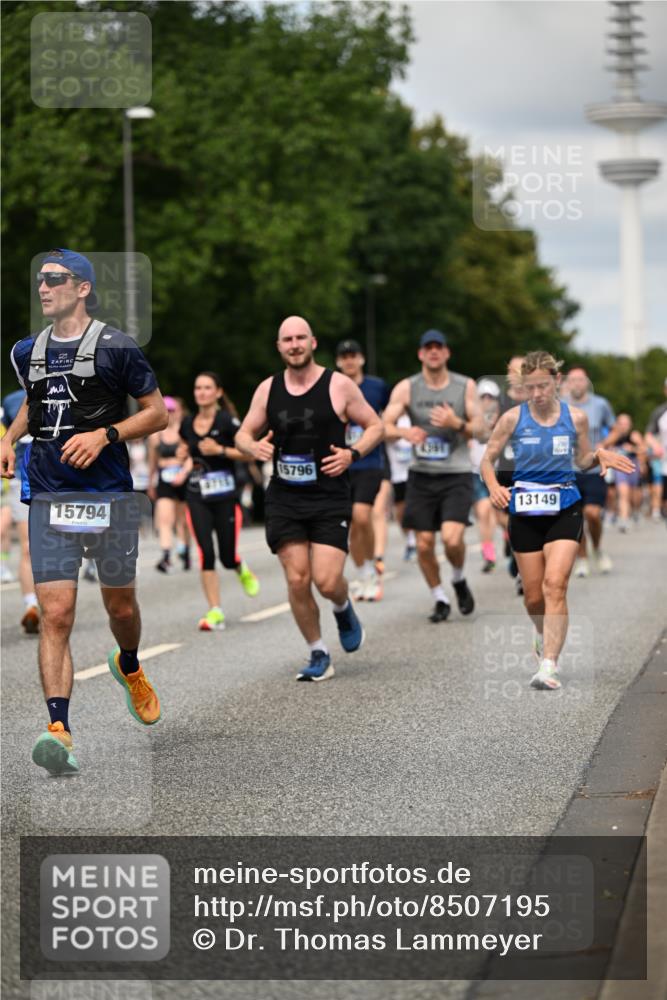 29.06.2025 - hella hamburg halbmarathon Dr. Thomas Lammeyer http://msf.ph/oto/8507195 29.06.2025 10:28:19 Kennedybrücke 1005, 1009, 1304, 1444, 2108, 2489, 2766, 3034, 3185, 3285, 3579, 4122, 4391, 4464, 4597, 4684, 5055, 5160, 5406, 5661, 6502, 7013, 8031, 8149, 8676, 8717, 9217, 9603, 9715, 11300, 11415 meine-sportfotos.de