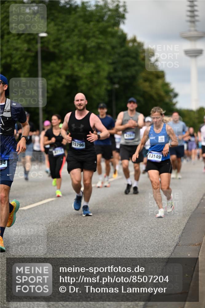 29.06.2025 - hella hamburg halbmarathon Dr. Thomas Lammeyer http://msf.ph/oto/8507204 29.06.2025 10:28:20 Kennedybrücke 1005, 1009, 1304, 1444, 2108, 2489, 2766, 3034, 3185, 3285, 3579, 4122, 4391, 4597, 4684, 4993, 5055, 5160, 5406, 5661, 6502, 7013, 8031, 8149, 8297, 8676, 8717, 9217, 9603, 9715, 11300, 11415 meine-sportfotos.de