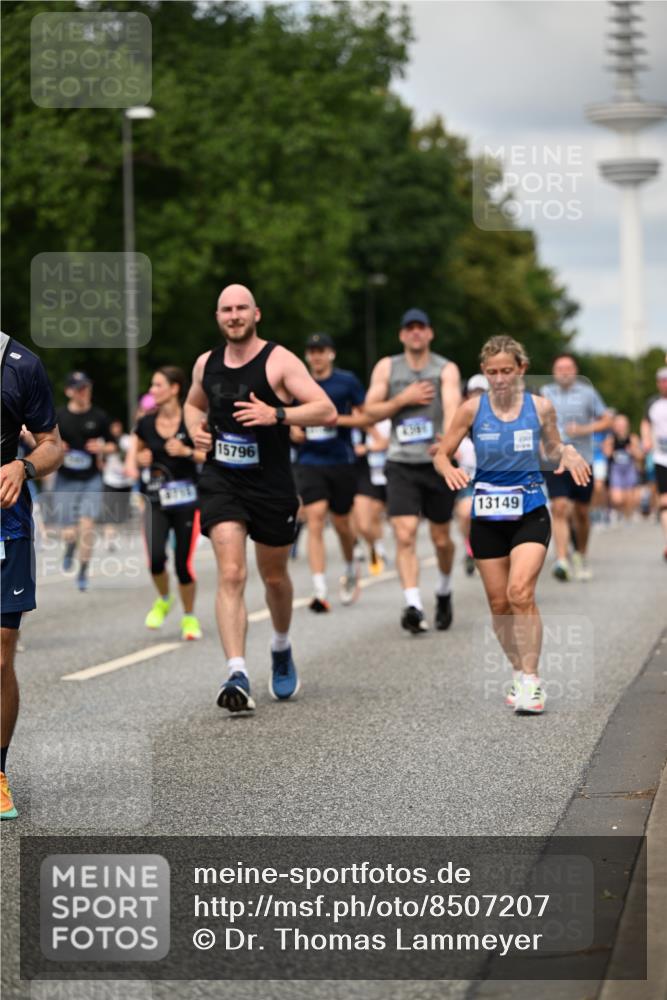 29.06.2025 - hella hamburg halbmarathon Dr. Thomas Lammeyer http://msf.ph/oto/8507207 29.06.2025 10:28:20 Kennedybrücke 1005, 1009, 1304, 1444, 2108, 2489, 2766, 3034, 3185, 3285, 3579, 4122, 4391, 4597, 4684, 4993, 5055, 5160, 5406, 5661, 6502, 7013, 8031, 8149, 8297, 8676, 8717, 9217, 9603, 9715, 11300, 11415 meine-sportfotos.de