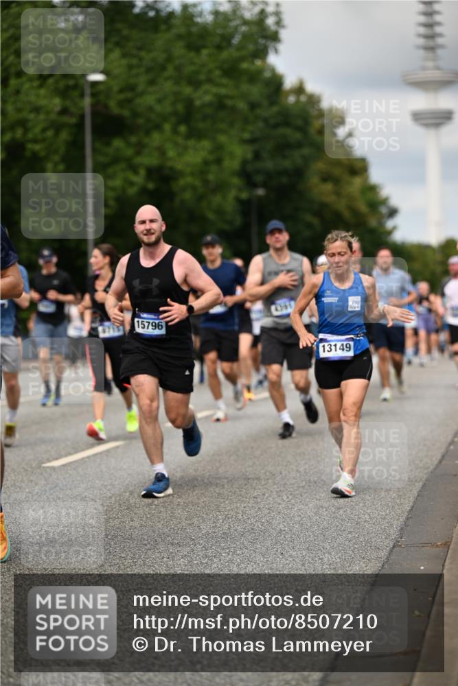 29.06.2025 - hella hamburg halbmarathon Dr. Thomas Lammeyer http://msf.ph/oto/8507210 29.06.2025 10:28:20 Kennedybrücke 1005, 1009, 1304, 1444, 2108, 2489, 2766, 3034, 3185, 3285, 3579, 4122, 4391, 4597, 4684, 4993, 5055, 5160, 5406, 5661, 6502, 7013, 8031, 8149, 8297, 8676, 8717, 9217, 9603, 9715, 11300, 11415 meine-sportfotos.de