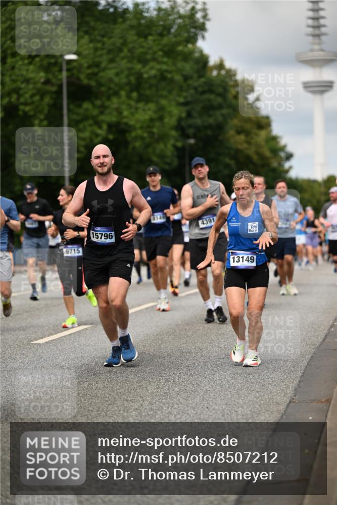 29.06.2025 - hella hamburg halbmarathon Dr. Thomas Lammeyer http://msf.ph/oto/8507212 29.06.2025 10:28:20 Kennedybrücke 1005, 1009, 1304, 1444, 2108, 2489, 2766, 3034, 3185, 3285, 3579, 4122, 4391, 4597, 4684, 4993, 5055, 5160, 5406, 5661, 6502, 7013, 8031, 8149, 8297, 8676, 8717, 9217, 9603, 9715, 11300, 11415 meine-sportfotos.de