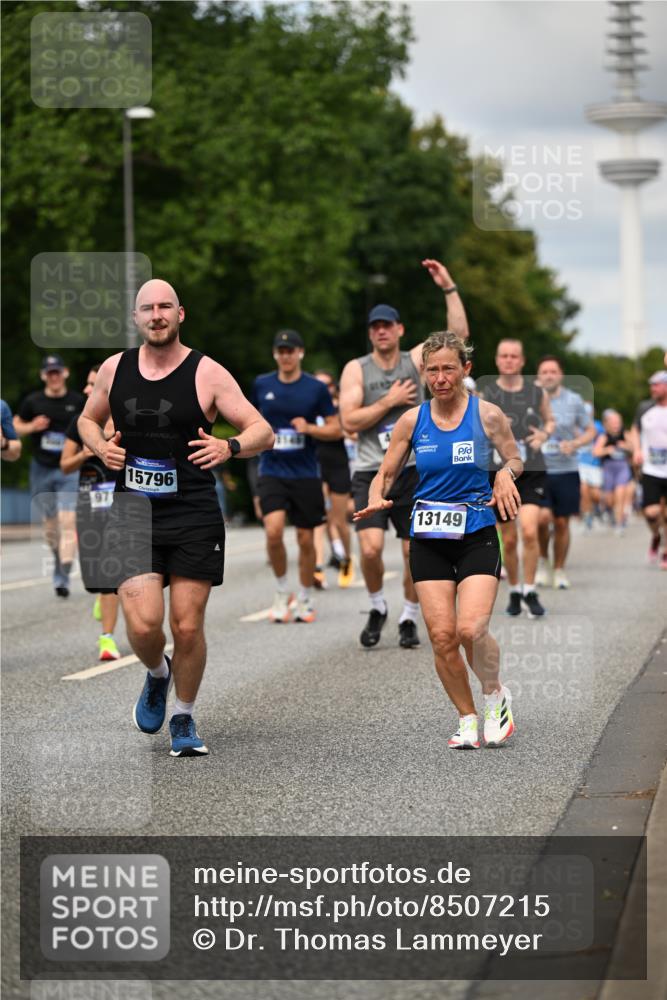 29.06.2025 - hella hamburg halbmarathon Dr. Thomas Lammeyer http://msf.ph/oto/8507215 29.06.2025 10:28:21 Kennedybrücke 1005, 1009, 1304, 1444, 2108, 2489, 2766, 3034, 3185, 3285, 3579, 4122, 4391, 4597, 4684, 4993, 5055, 5160, 5661, 6502, 7013, 8031, 8149, 8297, 8676, 8717, 9217, 9603, 9715, 11300, 11415 meine-sportfotos.de