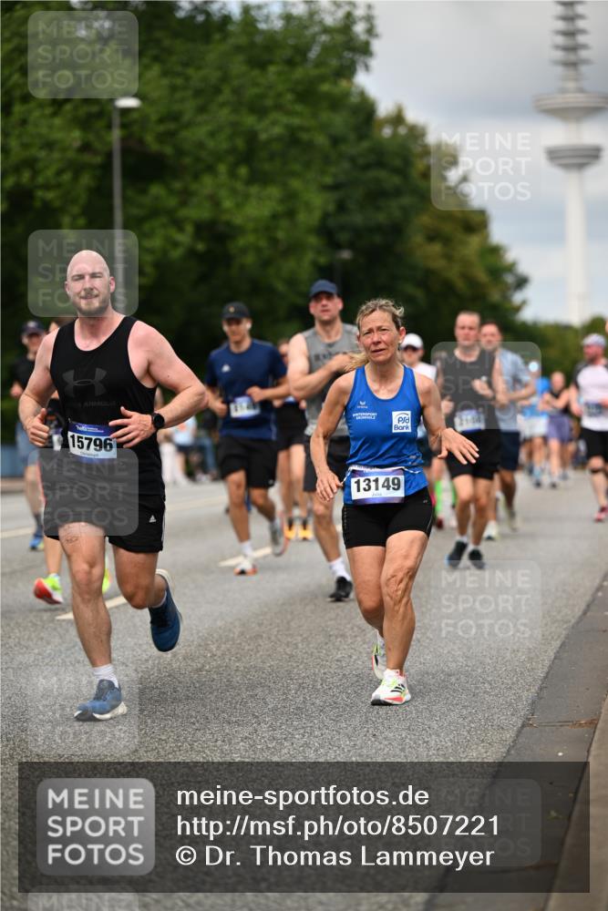 29.06.2025 - hella hamburg halbmarathon Dr. Thomas Lammeyer http://msf.ph/oto/8507221 29.06.2025 10:28:21 Kennedybrücke 1005, 1009, 1304, 1444, 2108, 2489, 2766, 3034, 3185, 3285, 3579, 4122, 4391, 4597, 4684, 4993, 5055, 5160, 5661, 6502, 7013, 8031, 8149, 8297, 8676, 8717, 9217, 9603, 9715, 11300, 11415 meine-sportfotos.de
