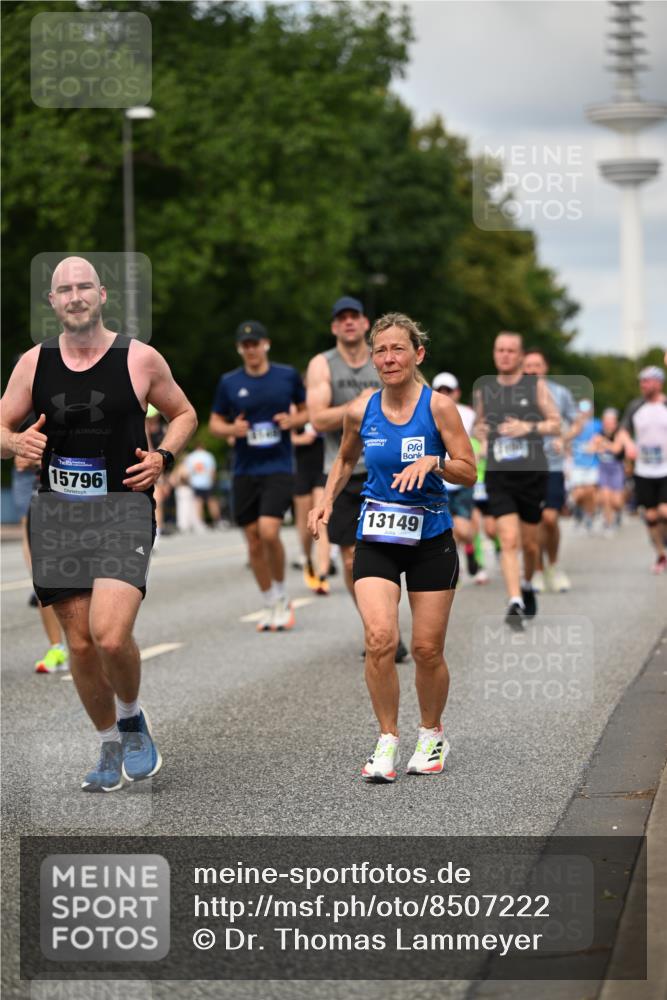 29.06.2025 - hella hamburg halbmarathon Dr. Thomas Lammeyer http://msf.ph/oto/8507222 29.06.2025 10:28:21 Kennedybrücke 1005, 1009, 1304, 1444, 2108, 2489, 2766, 3034, 3185, 3285, 3579, 4122, 4391, 4597, 4684, 4993, 5055, 5160, 5661, 6502, 7013, 8031, 8149, 8297, 8676, 8717, 9217, 9603, 9715, 11300, 11415 meine-sportfotos.de