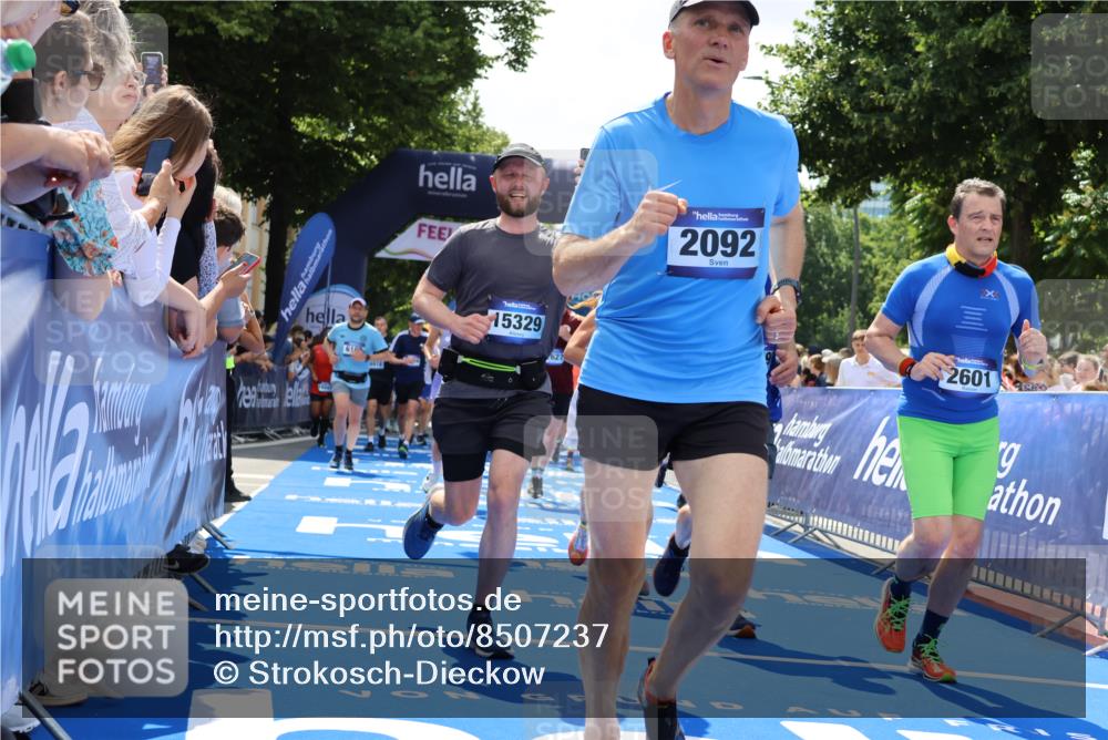 29.06.2025 - hella hamburg halbmarathon Strokosch-Dieckow http://msf.ph/oto/8507237 29.06.2025 11:39:38 Ziel 2019, 2092, 2343, 2509, 2601, 3378, 5522, 5523, 6109, 6584, 8840, 9894, 10261, 10565, 10931, 11692, 12123, 12627, 12887, 13539, 14047, 14159, 14189, 15329, 15370, 16220, 16658, 16680, 17289, 18044, 18892, 18937 meine-sportfotos.de