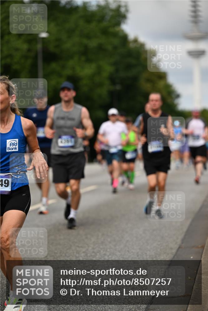 29.06.2025 - hella hamburg halbmarathon Dr. Thomas Lammeyer http://msf.ph/oto/8507257 29.06.2025 10:28:23 Kennedybrücke 1005, 1009, 1304, 1444, 1545, 2108, 2489, 2766, 3034, 3185, 3579, 4122, 4391, 4597, 4993, 5055, 5160, 5661, 7013, 8031, 8141, 8149, 8297, 8676, 8717, 9217, 9603, 9715, 11300, 11415 meine-sportfotos.de