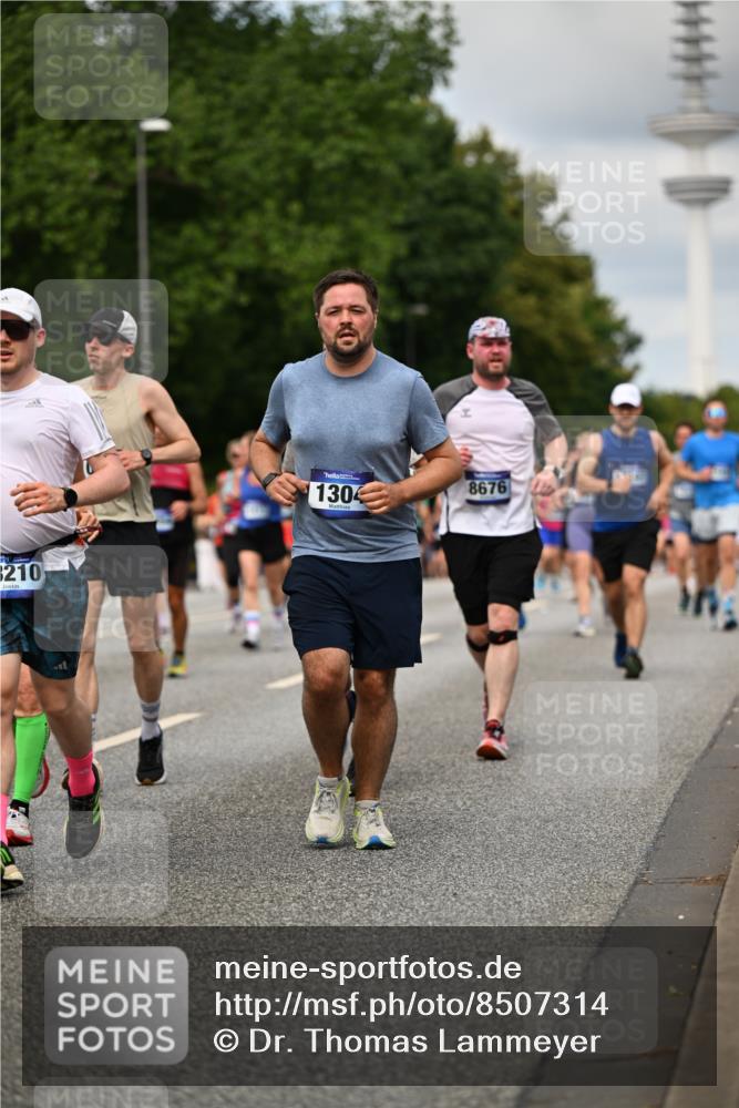 29.06.2025 - hella hamburg halbmarathon Dr. Thomas Lammeyer http://msf.ph/oto/8507314 29.06.2025 10:28:27 Kennedybrücke 1005, 1009, 1304, 1444, 1545, 2108, 2489, 2766, 3185, 3579, 4122, 4391, 4597, 4646, 4993, 5055, 5160, 5258, 5260, 5661, 7013, 8031, 8141, 8149, 8297, 8676, 8717, 9603, 9715, 11300, 11415 meine-sportfotos.de