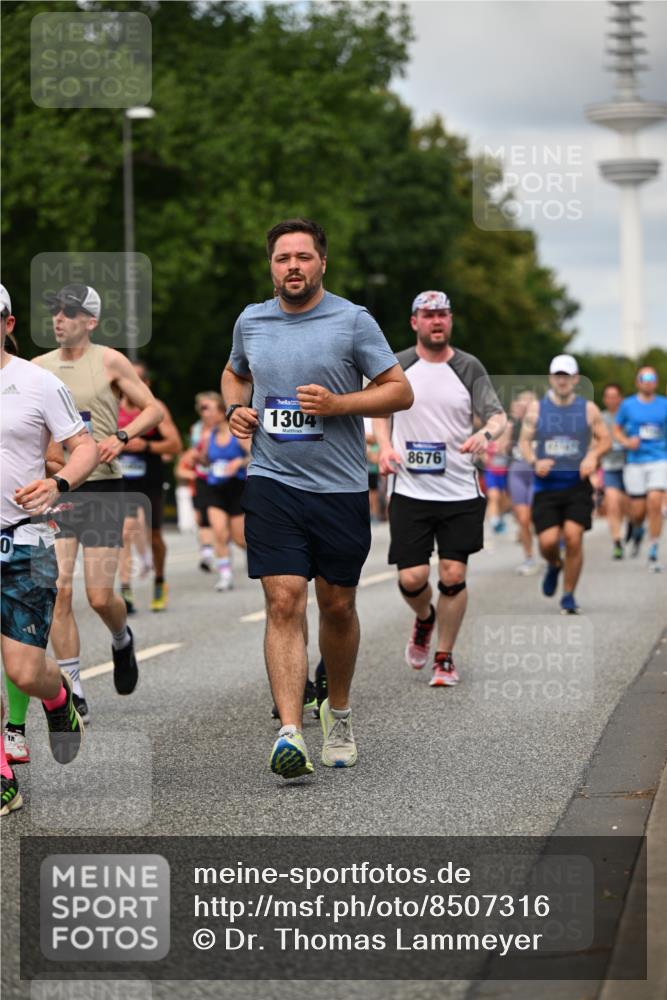 29.06.2025 - hella hamburg halbmarathon Dr. Thomas Lammeyer http://msf.ph/oto/8507316 29.06.2025 10:28:27 Kennedybrücke 1005, 1009, 1304, 1444, 1545, 2108, 2489, 2766, 3185, 3579, 4122, 4391, 4597, 4646, 4993, 5055, 5160, 5258, 5260, 5661, 7013, 8031, 8141, 8149, 8297, 8676, 8717, 9603, 9715, 11300, 11415 meine-sportfotos.de