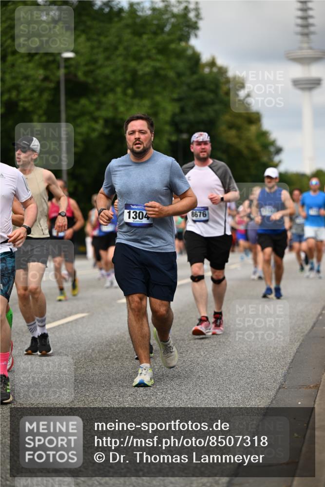 29.06.2025 - hella hamburg halbmarathon Dr. Thomas Lammeyer http://msf.ph/oto/8507318 29.06.2025 10:28:27 Kennedybrücke 1005, 1009, 1304, 1444, 1545, 2108, 2489, 2766, 3185, 3579, 4122, 4391, 4597, 4646, 4993, 5055, 5160, 5258, 5260, 5661, 7013, 8031, 8141, 8149, 8297, 8676, 8717, 9603, 9715, 11300, 11415 meine-sportfotos.de