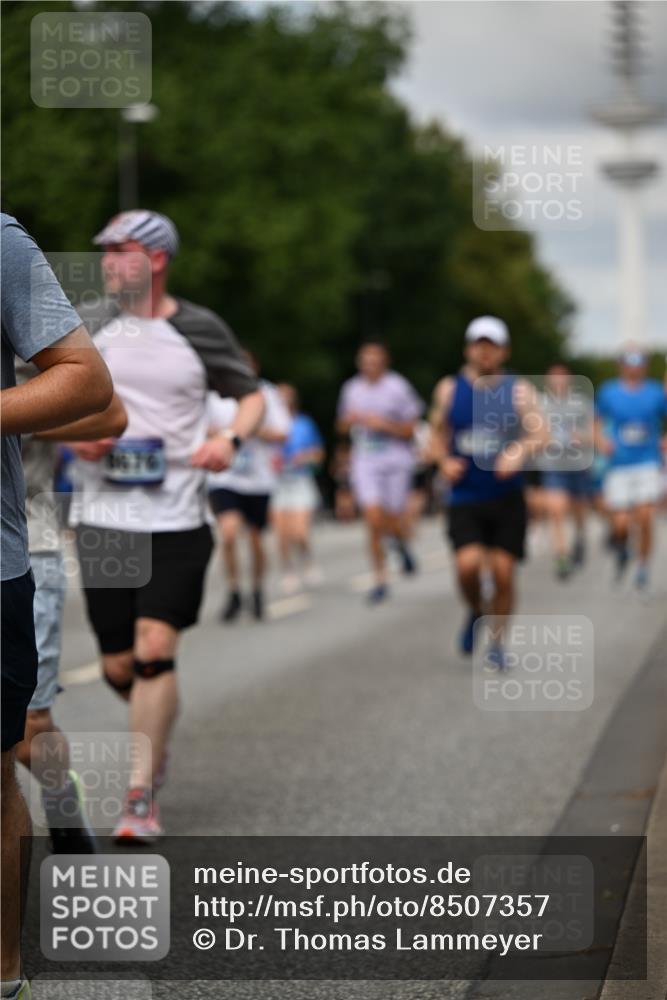 29.06.2025 - hella hamburg halbmarathon Dr. Thomas Lammeyer http://msf.ph/oto/8507357 29.06.2025 10:28:29 Kennedybrücke 1005, 1009, 1304, 1444, 1545, 2108, 2489, 2766, 3185, 3579, 4122, 4391, 4597, 4646, 4993, 5055, 5160, 5258, 5260, 5661, 7013, 8031, 8141, 8149, 8297, 8676, 8717, 9603, 9715, 11300, 11415 meine-sportfotos.de