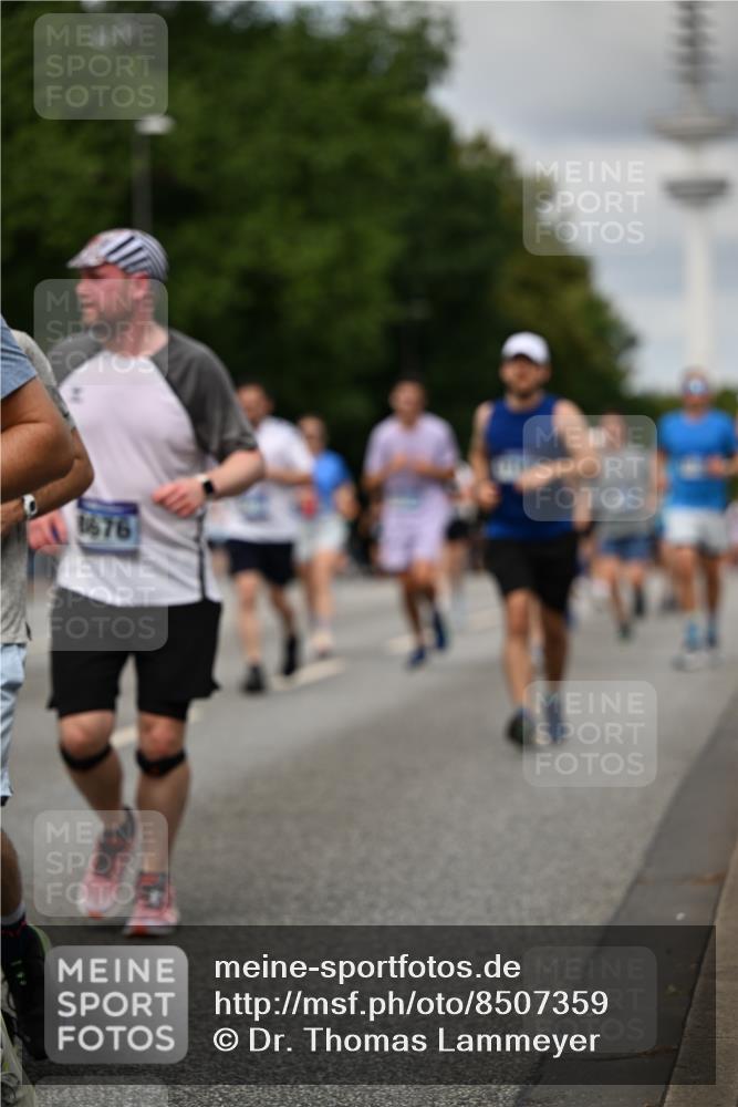 29.06.2025 - hella hamburg halbmarathon Dr. Thomas Lammeyer http://msf.ph/oto/8507359 29.06.2025 10:28:29 Kennedybrücke 1005, 1009, 1304, 1444, 1545, 2108, 2489, 2766, 3185, 3579, 4122, 4391, 4597, 4646, 4993, 5055, 5160, 5258, 5260, 5661, 7013, 8031, 8141, 8149, 8297, 8676, 8717, 9603, 9715, 11300, 11415 meine-sportfotos.de