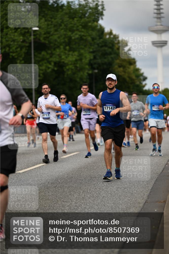 29.06.2025 - hella hamburg halbmarathon Dr. Thomas Lammeyer http://msf.ph/oto/8507369 29.06.2025 10:28:30 Kennedybrücke 1005, 1009, 1304, 1444, 1545, 2108, 2489, 2766, 3185, 3579, 4122, 4391, 4597, 4646, 4993, 5055, 5160, 5258, 5260, 5661, 7013, 8031, 8141, 8149, 8297, 8676, 8717, 9603, 9715, 11300, 11415 meine-sportfotos.de